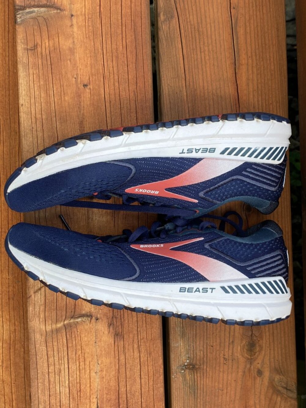 Brooks BEAST Size US 8